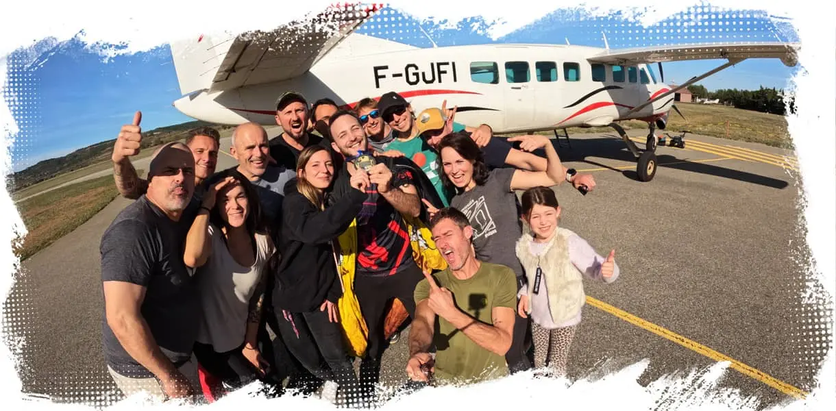 L'équipe de ChuteXtrem Parachutisme, école de parachutisme Narbonne