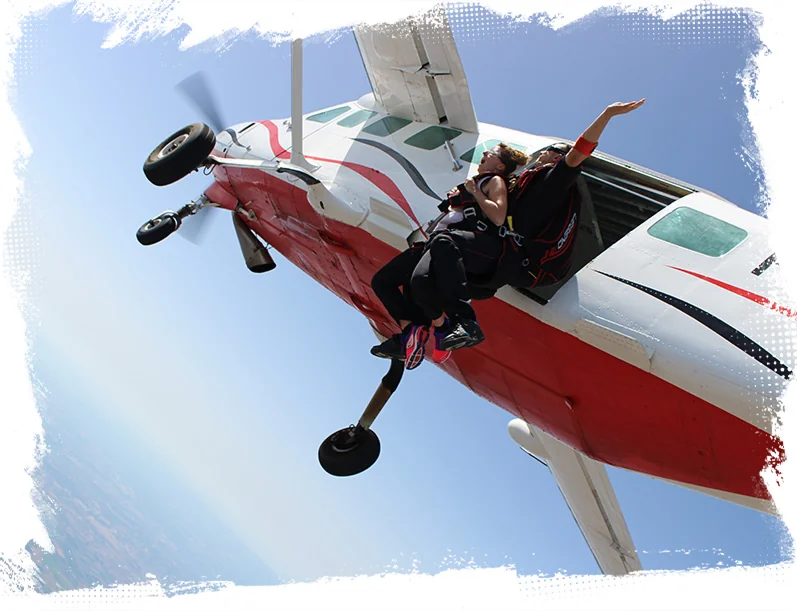 Formation PAC 2 skydiver 2
